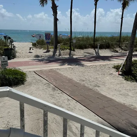 Castle Beach Studio,Tennis Court And Swimming Pool With Beach Access-2