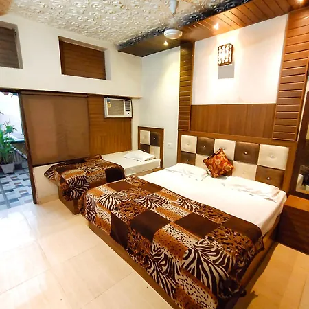 Revoli Inn Hotel Just 5 Min From Golden Temple-2