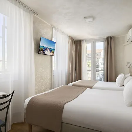 Hotel Des Congres Et Festivals-2
