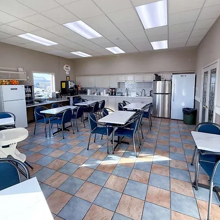Super 8 By Wyndham Medicine Hat Ab-3