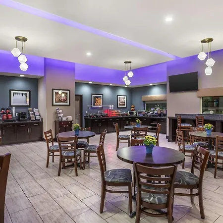 Best Western Plus Lake Jackson Inn & Suites-3