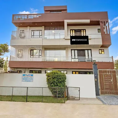 Townhouse By Oyo Mayfeild Garden Nearby Golf Course Road.-2