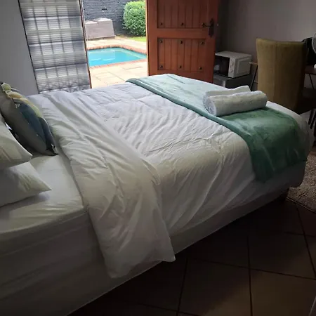 Retro Guesthouse-2
