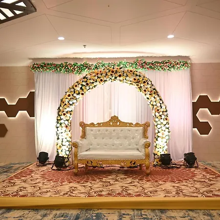 Pam Premium Hotel Vadodara-3