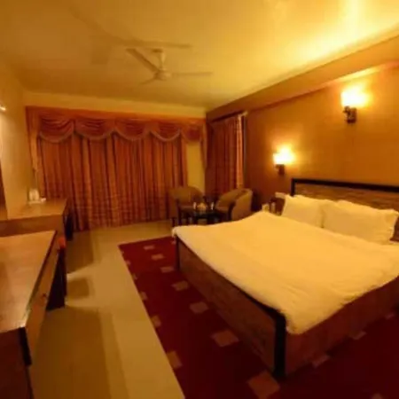 Manali Hotel Premium Park Paradise - Restaurant And Parking Facilities - Best Hotel In Manali-3