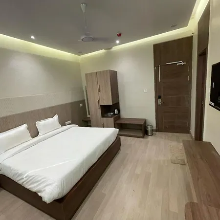 Aman Paradise Hotel & Banquets-3