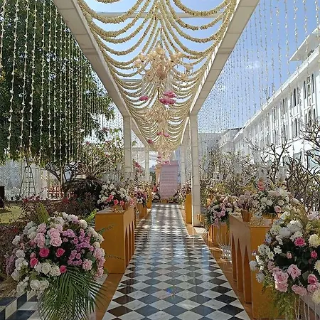 Radisson Blu Udaipur Palace Resort And Spa-2