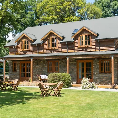 Wanaka Homestead Lodge & Cottages-3