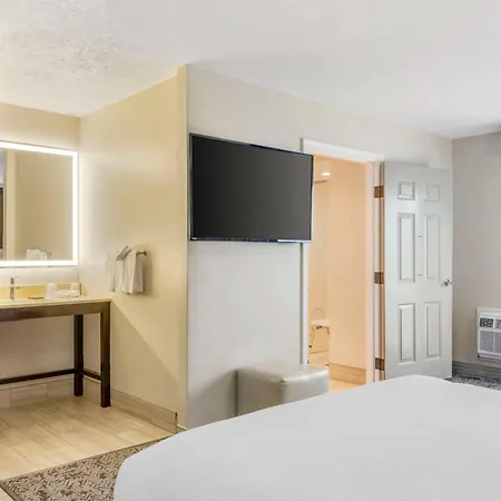 Best Western Plus Grand Manor Inn-3