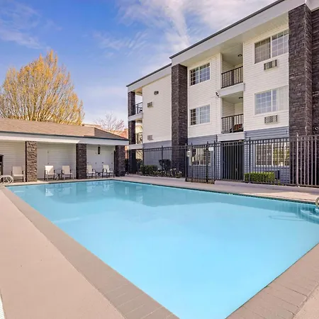Best Western Plus Grand Manor Inn-3