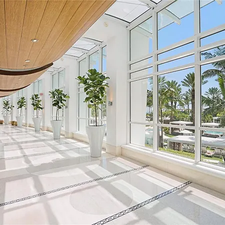 Fontainebleau Miami Beach Two Connecting Studios 10 Guests 5 Beds-3