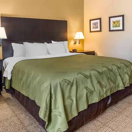 Quality Inn & Suites Lenexa Kansas City-2