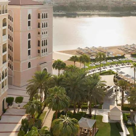 The Ritz-Carlton Abu Dhabi, Grand Canal-2