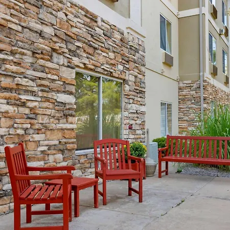Comfort Inn & Suites Pittsburg Ks-3
