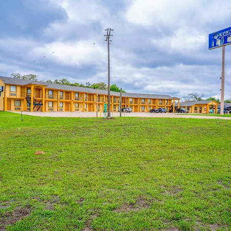Regency Inn By Oyo Rockdale Tx-3