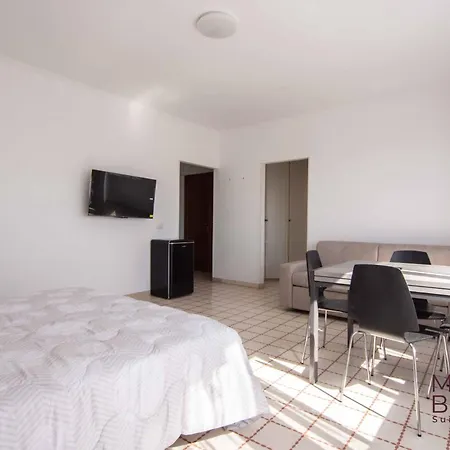 Mr Brown Home And Suites-2