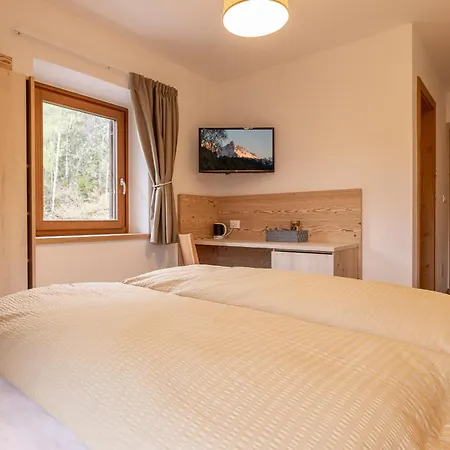 San Pietro Dolomiti Small Budget Hotel-2