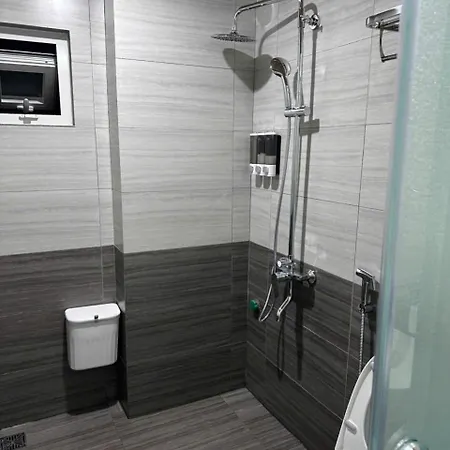 Tom And Jerry Hotel-2