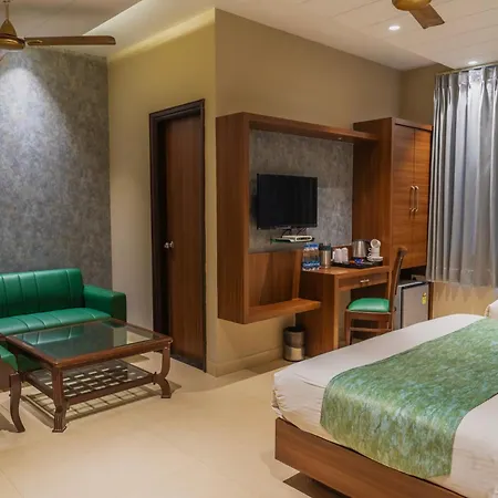 Hotel Amritsar International " 2 Minutes Walk From Amritsar Bus Stand "-3
