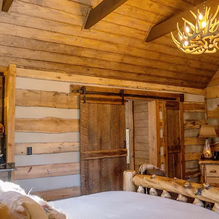 Elk & Embers Mountain Hideaway-2