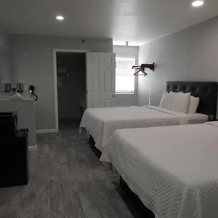 Capri Suites Anaheim-3