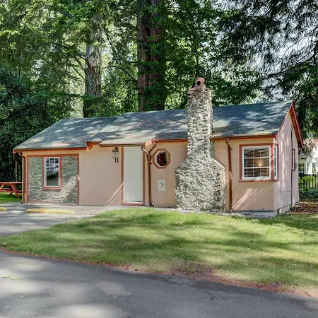 Malahat Bungalows Motel-3