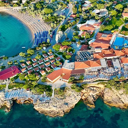Maya Bistro Hotel & Beach-2