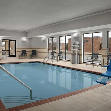 Hampton Inn & Suites Williston-2