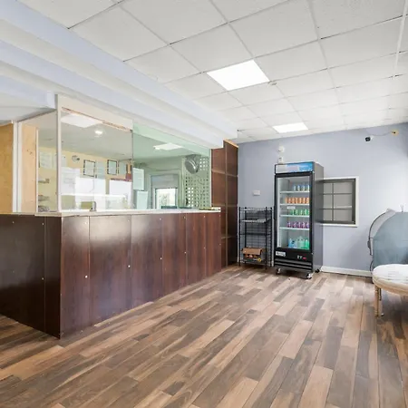 Travel Inn & Suites-3