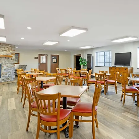 Quality Inn & Suites Fort Madison Near Hwy 61-2
