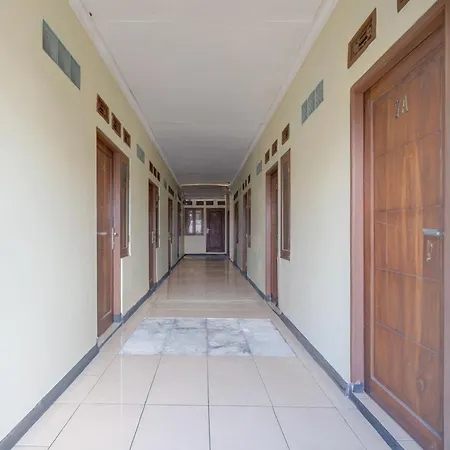 RedDoorz @ Cibogo Puncak Bogor 2-3