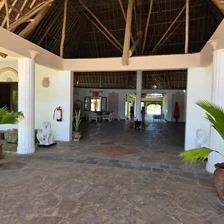 Karibuni, Villa 107, Beachfront Stay With Restaurant, Pool & Bar-2