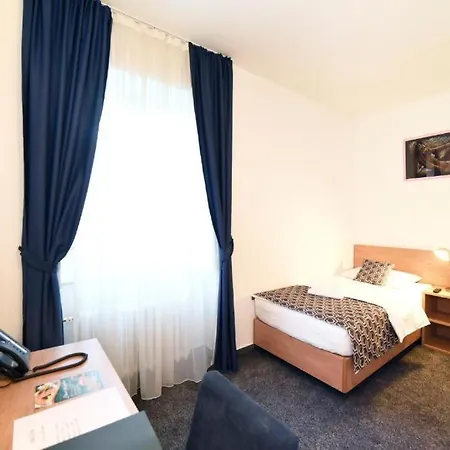 Hotel Orient Zagreb-3