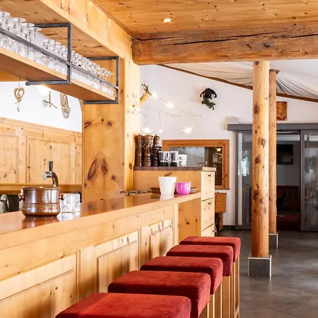 Hotel Chesa Grischa-3