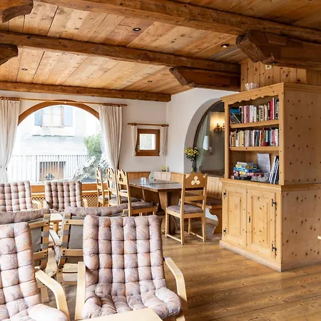 Hotel Chesa Grischa-3