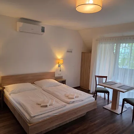 Ádám Apartmanház-3
