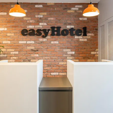 Easyhotel Victoria-2