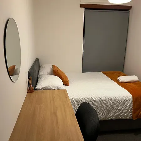 The Coral Guest House 1 Mile From Winchester Market-2