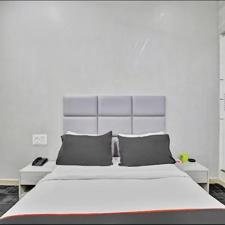Hotel Unicorn, Surat-3