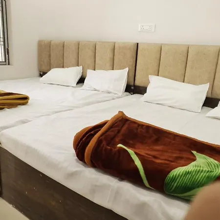 Shree Ayodhya Dham Guest House 300 Meter Away To Shree Ram Temple, Free Pickup And Wifi-3