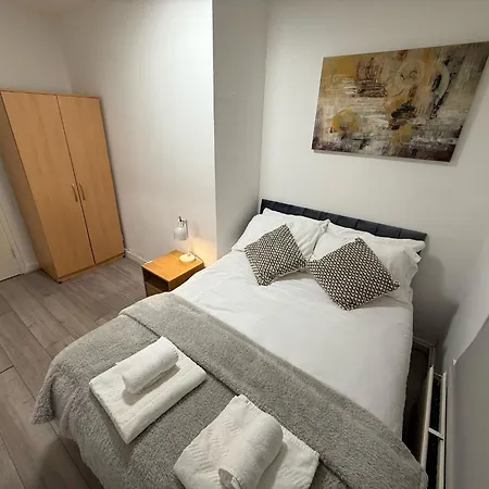 Guest Home In Vauxhall-3