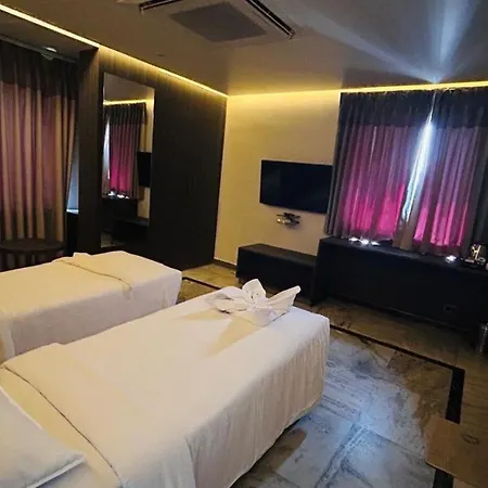 Ariya Nivaas A Vegetarian Hotel-3