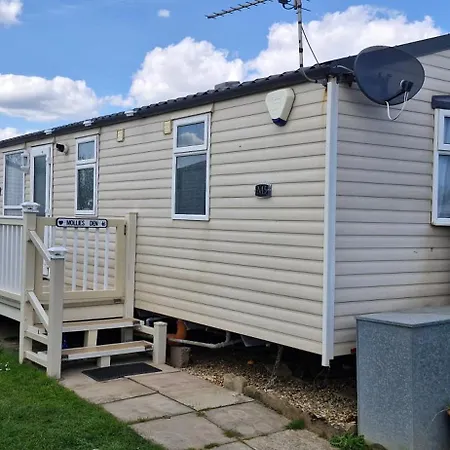 Mollies Den 6 Berth 2 Bedrooms Waterside Leisure Park Ingoldmells-3