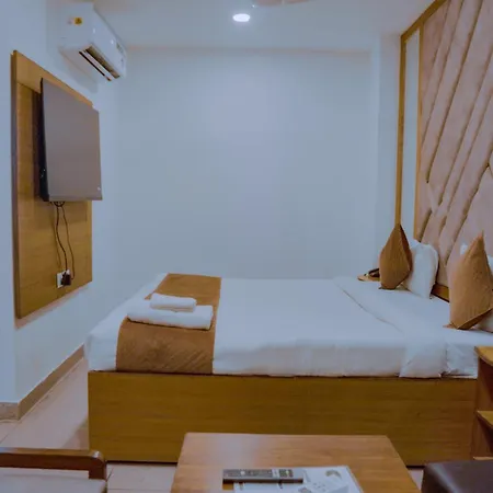 Hotel Lake View - Near Sukhna Lake-3