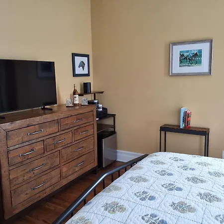 Bourbon Barrel Inn Bed & Breakfast-2