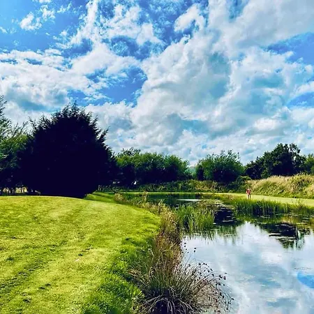 Meadow Springs Country & Leisure Park-2