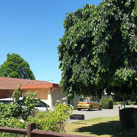 Commodore Motor Lodge-2