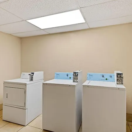 Days Inn By Wyndham Petersburg/South Fort Lee-2