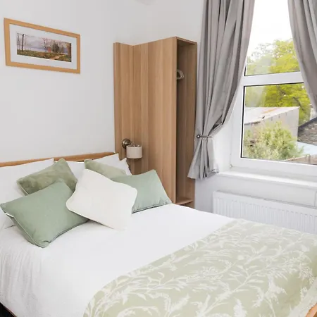 Denecrest Guest House-2