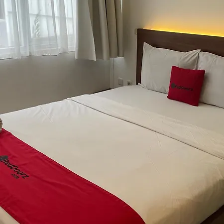 RedDoorz Plus near Parahyangan University-2